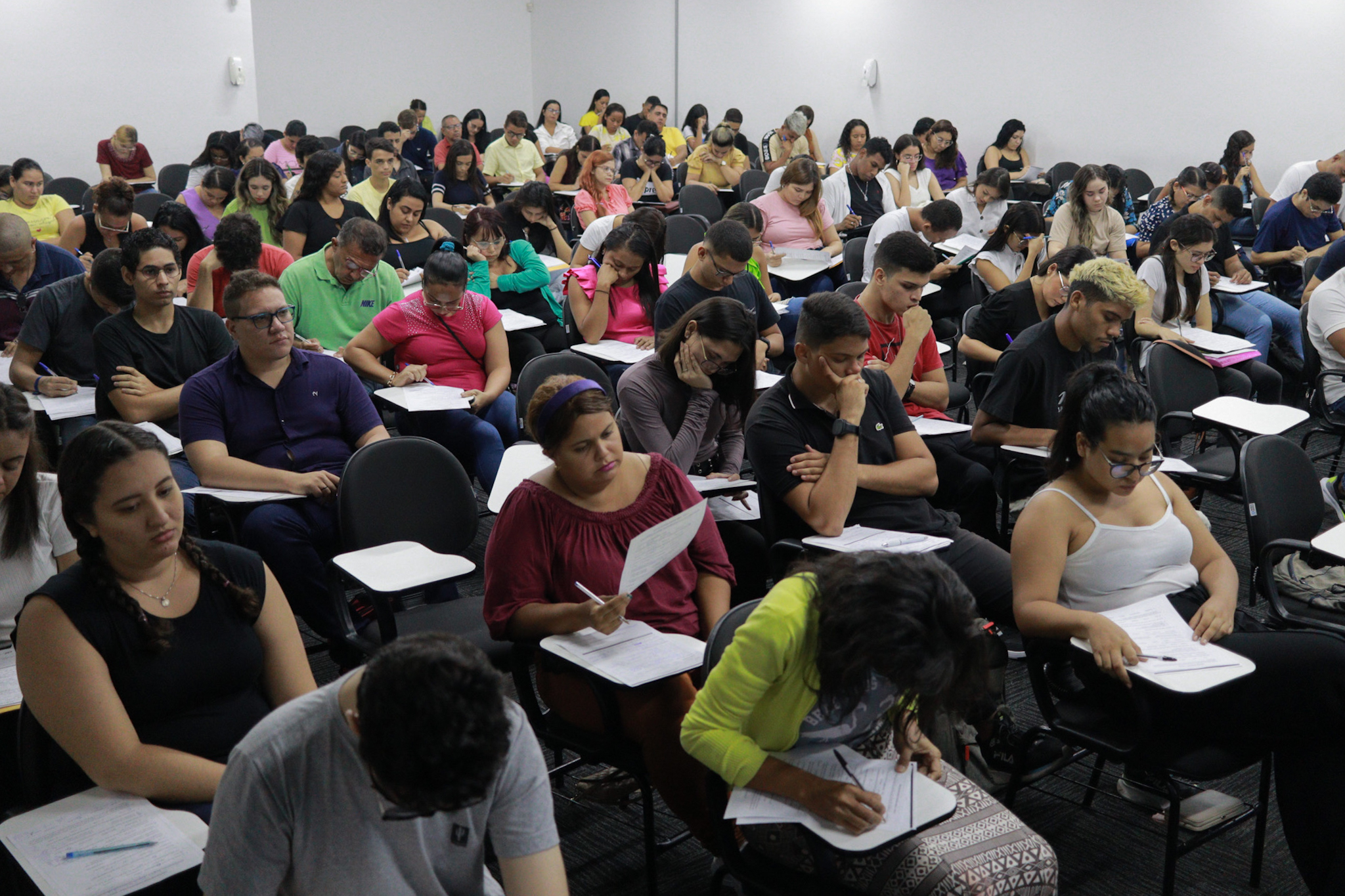 Mutirão oferta 500 vagas para teleoperador com contratação imediata